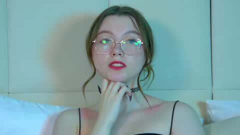 Snapshot of keiraace chatting on February 22, 1:44 am Keira online show from February 22, 1:44 am