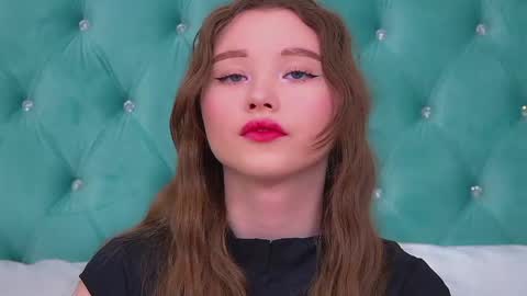 Keira online show from June 4, 7:09 pm