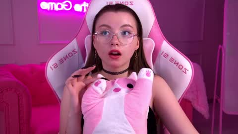 Snapshot of keiraace chatting on February 23, 3:40 pm Keira online show from February 23, 3:40 pm