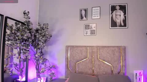 keirahartz online show from November 18, 3:42 am