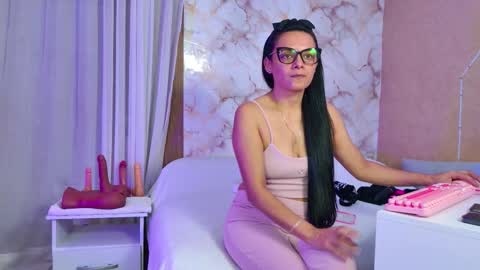 kelanymilf online show from February 28, 3:10 am