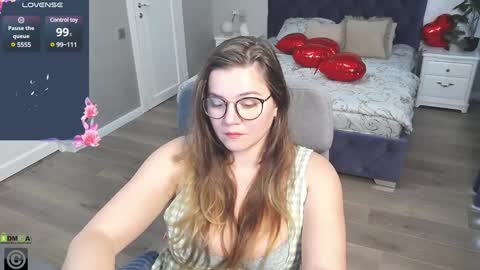 kellielowie online show from February 5, 10:51 am