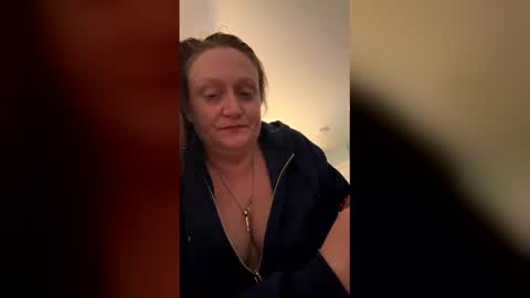 kellilyn10 online show from March 22, 8:51 am