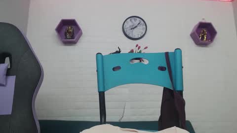 Snapshot of kelly_queenpussy chatting on March 2, 8:40 pm KEY online show from March 2, 8:40 pm