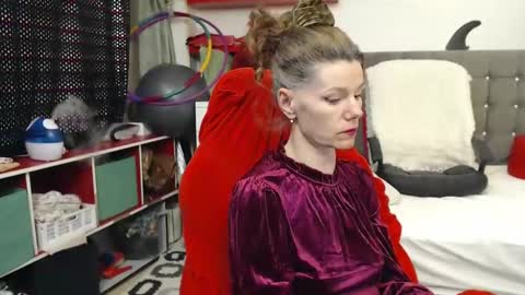 kelly online show from February 9, 6:16 pm