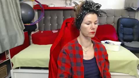 kelly online show from October 27, 10:37 am