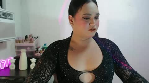 KELLY MCDOLEN online show from May 22, 1:18 pm