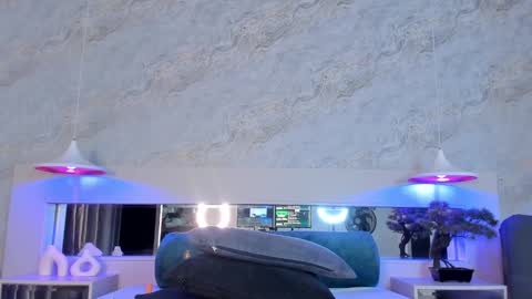 Kelly online show from February 28, 9:36 am