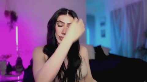 Kelsi  online show from May 18, 4:18 am