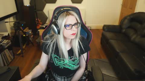 Snapshot of kelseycobalt chatting on February 6, 1:27 am kelseycobalt online show from February 6, 1:27 am