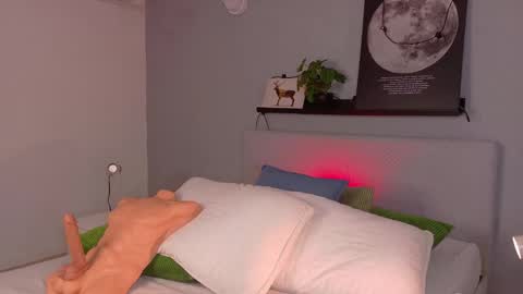   online show from March 28, 11:22 am