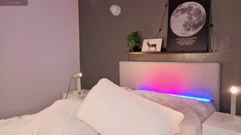   online show from November 3, 11:33 am