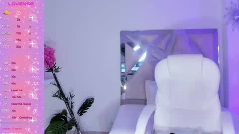 Kendall Jenner online show from February 9, 7:05 am