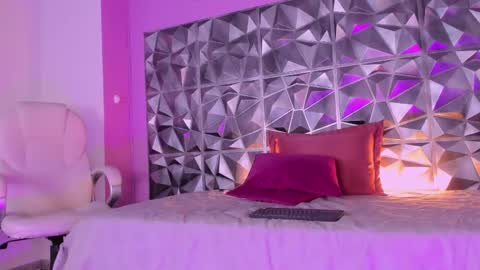 Kendall online show from March 12, 6:53 pm