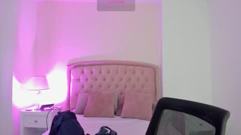 Kendall online show from February 7, 11:24 am