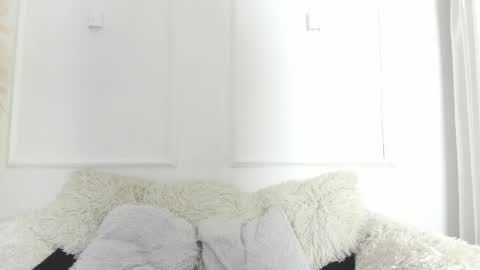 Kendall online show from April 15, 5:11 am