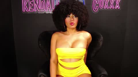 Snapshot of kendall_coxxx chatting on February 4, 5:53 am online show from February 4, 5:53 am