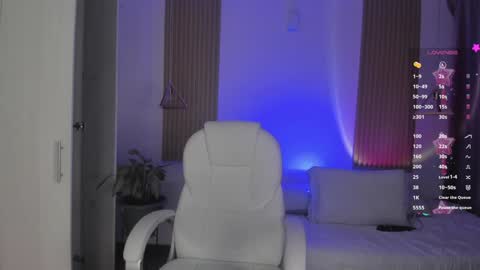 Kendall  online show from October 6, 7:53 pm