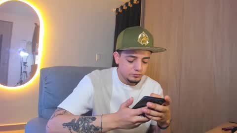 Snapshot of kendel_dimitri chatting on January 20, 5:15 am kendel_dimitri online show from January 20, 5:15 am