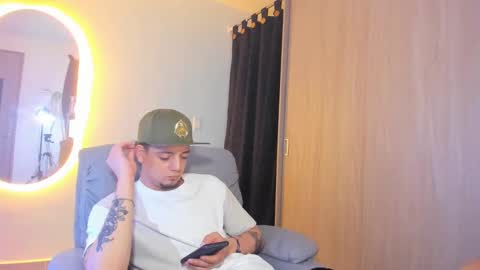 Snapshot of kendel_dimitri chatting on January 20, 8:19 am kendel_dimitri online show from January 20, 8:19 am