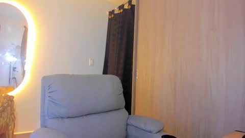 Snapshot of kendel_dimitri chatting on February 17, 5:04 am kendel_dimitri online show from February 17, 5:04 am