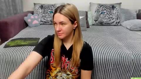 Kendra online show from January 19, 1:15 am