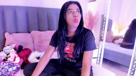 kendrachavez_ online show from November 17, 10:34 pm