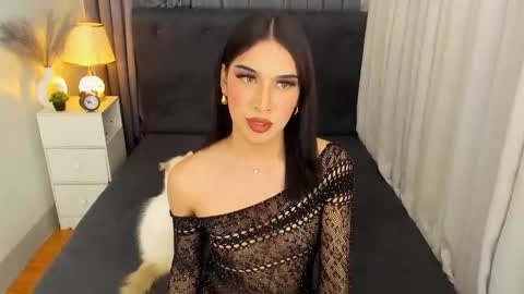 Kendra online show from March 5, 2:01 pm