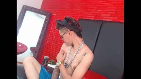 kenn_boy_ online show from February 4, 7:00 pm