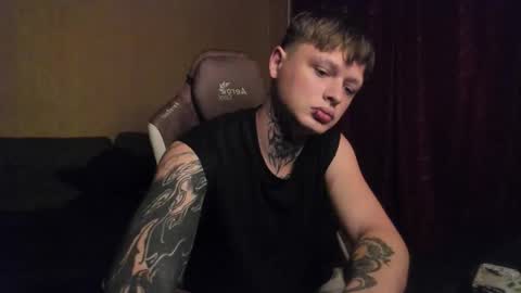 Snapshot of kenny_love69 chatting on September 18, 12:47 am Kenny online show from September 18, 12:47 am