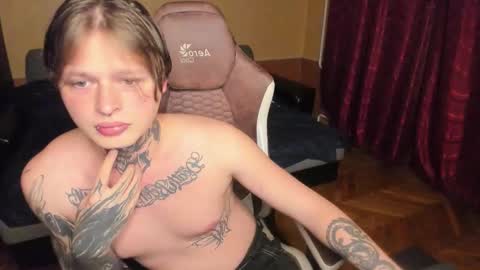 Snapshot of kenny_love69 chatting on September 12, 1:51 am Kenny online show from September 12, 1:51 am