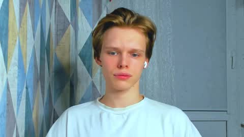 kenordi online show from April 7, 6:32 pm