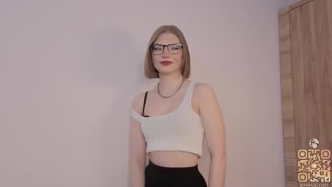 Lisa online show from March 22, 8:02 pm