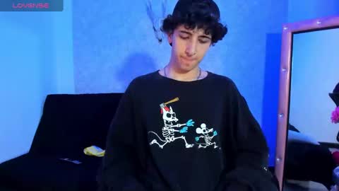 Snapshot of kervs__ chatting on December 15, 12:40 am Kev online show from December 15, 12:40 am