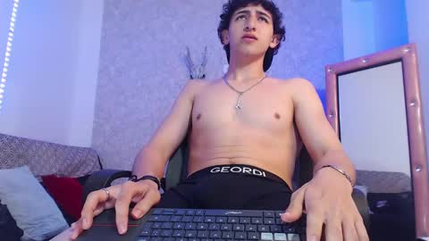 Snapshot of kervs__ chatting on February 19, 4:55 pm Kev online show from February 19, 4:55 pm