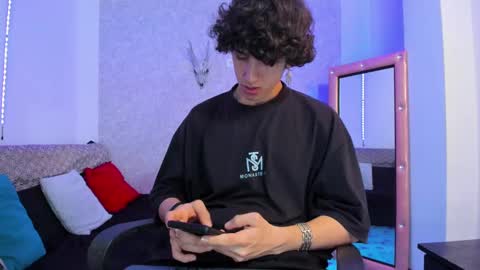 Snapshot of kervs__ chatting on February 8, 7:59 pm Kev online show from February 8, 7:59 pm
