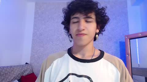 Snapshot of kervs__ chatting on February 12, 1:59 pm Kev online show from February 12, 1:59 pm