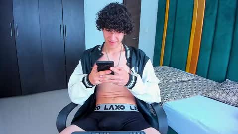 Snapshot of kervs__ chatting on September 9, 3:56 pm Kev online show from September 9, 3:56 pm