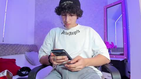 Snapshot of kervs__ chatting on January 16, 10:44 pm Kev online show from January 16, 10:44 pm