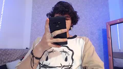 Snapshot of kervs__ chatting on February 12, 12:37 am Kev online show from February 12, 12:37 am