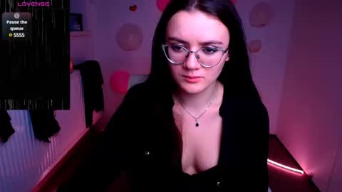 Snapshot of ketrin_pirsss chatting on February 21, 4:29 am Ketrin online show from February 21, 4:29 am
