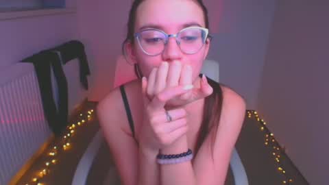 Snapshot of ketrin_pirsss chatting on January 5, 1:35 am Ketrin online show from January 5, 1:35 am