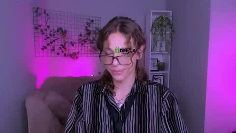 Snapshot of kevi_sunn chatting on September 13, 8:22 pm kevi here online show from September 13, 8:22 pm