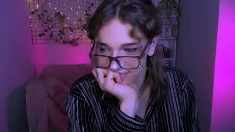 Snapshot of kevi_sunn chatting on September 14, 8:32 pm kevi here online show from September 14, 8:32 pm
