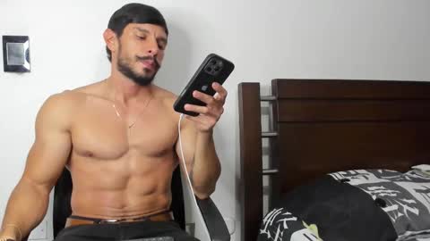 kevin_malone22 online show from December 15, 3:13 am