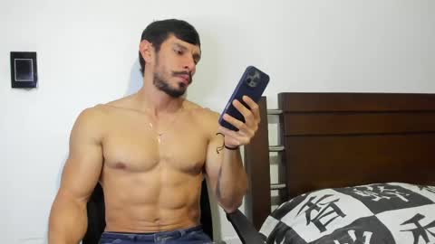 kevin_malone22 online show from April 13, 11:09 pm