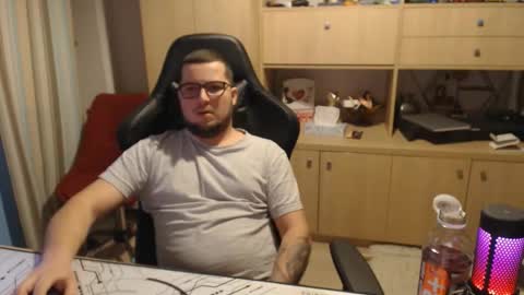 Snapshot of kevinnlovely chatting on October 15, 7:04 pm Kevinn online show from October 15, 7:04 pm