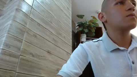 K E V I N online show from April 21, 8:38 pm