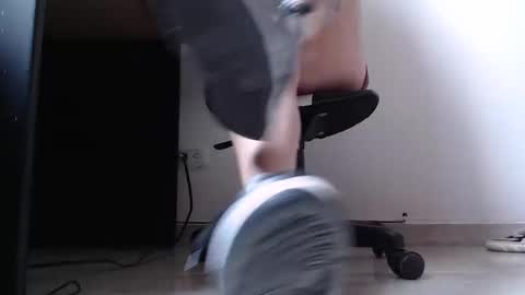     online show from December 1, 4:05 pm