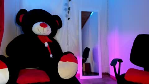 Snapshot of keyth_clement chatting on February 4, 3:26 pm Keyth online show from February 4, 3:26 pm